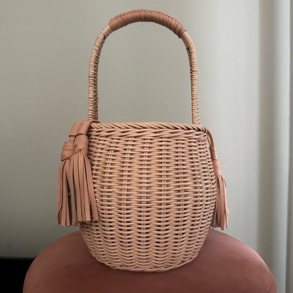 Cleobella Daria Light Pink Dusty Pink Woven Basket Bag
Like new - Picture 5 of 9